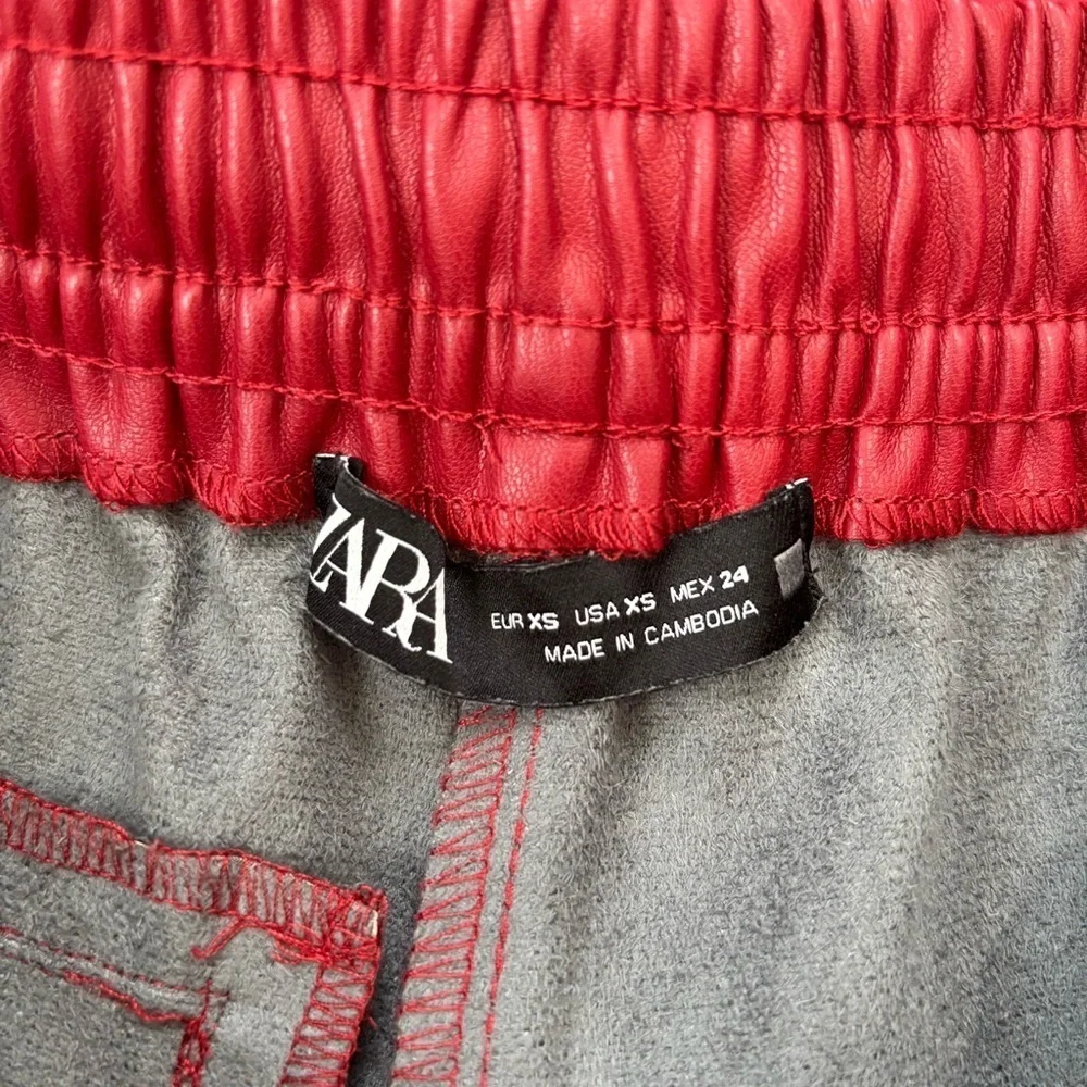 Zara Red High Rise Faux Leather Relaxed Fit pull on Preppy Jogger Pants XS/W26